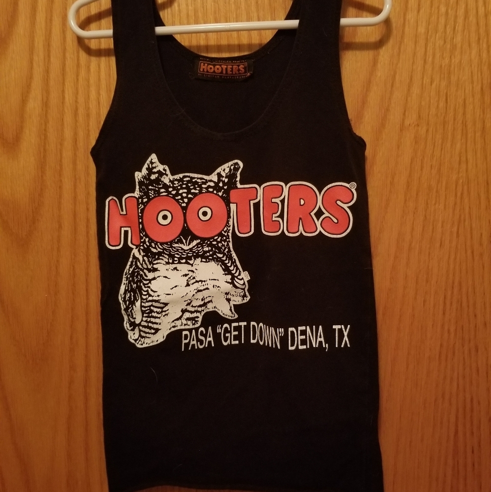 Used Hooters Tank Top